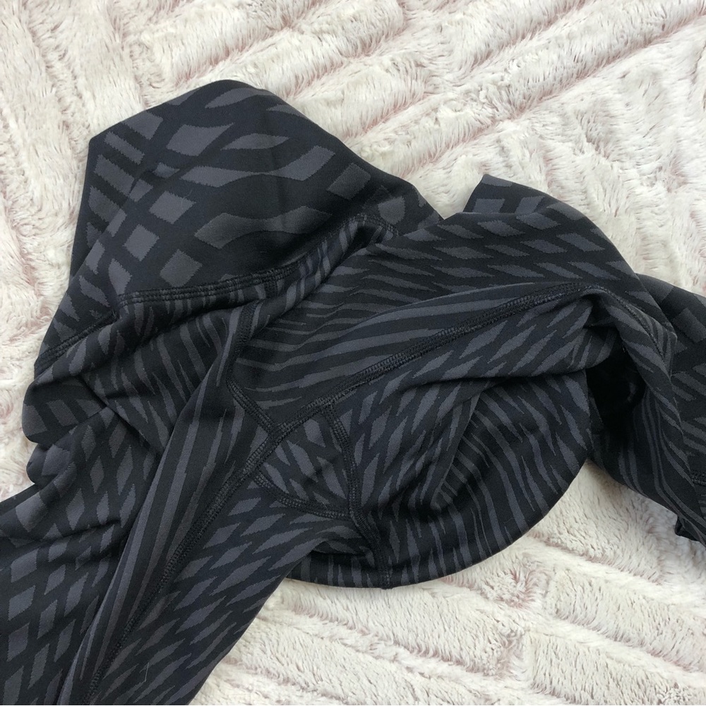 Alo Leggings - Picture 3 of 7